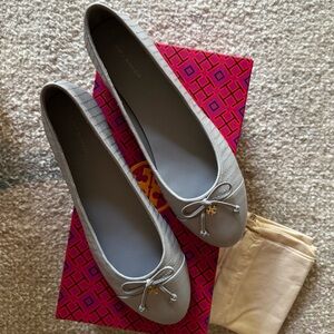 NEW Tory Burch Quilted Cap-Toe Leather Ballet Flats in Grey